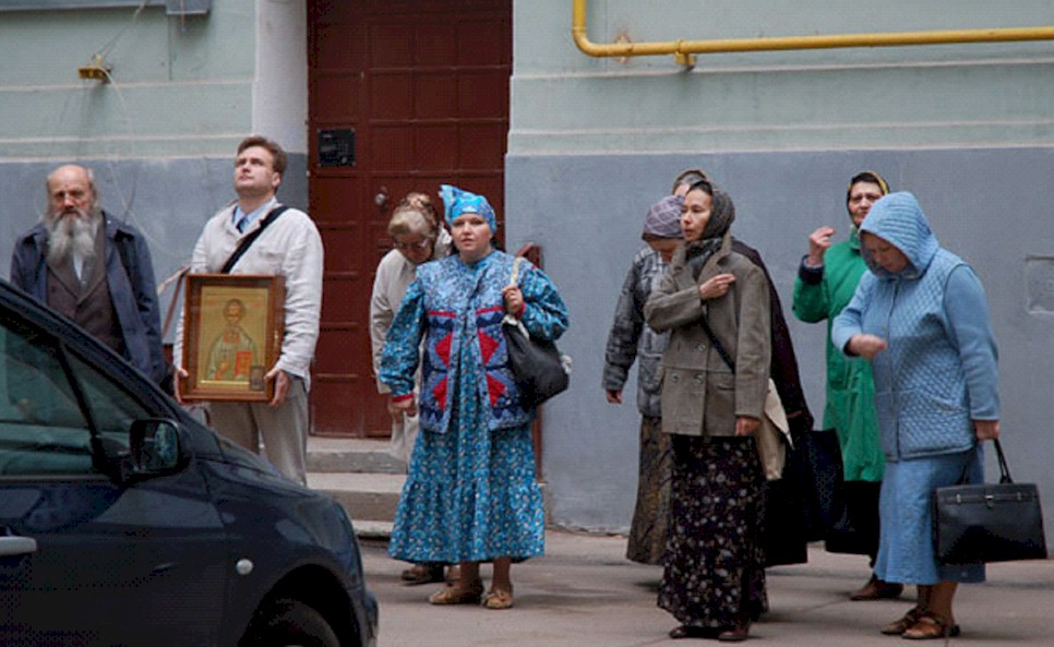 Les babouchka devant la Maison de Boulgakov