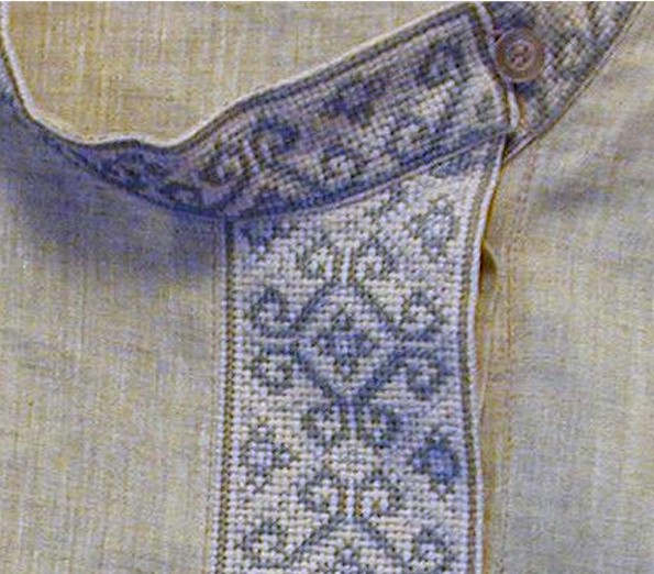 The collar of a tolstovka