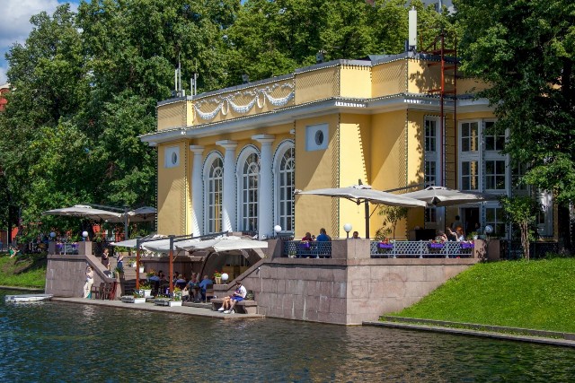 The pavilion as a restaurant