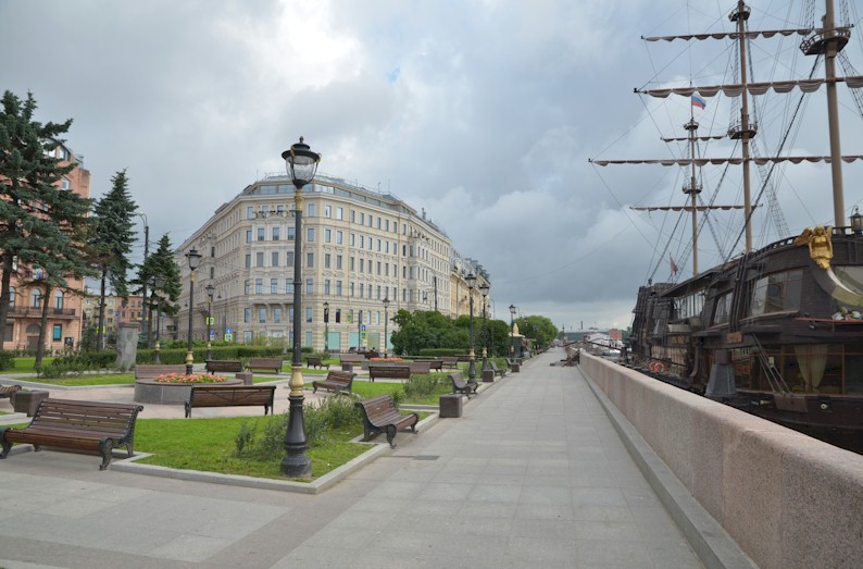 De Mytninskaja-kade in Sint-Petersburg